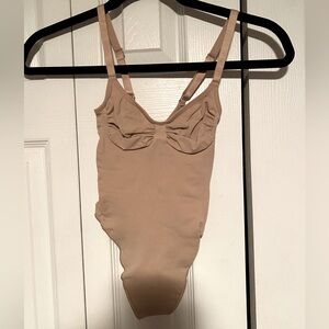Skims seamless sculpt thong bodysuit - nude clay small